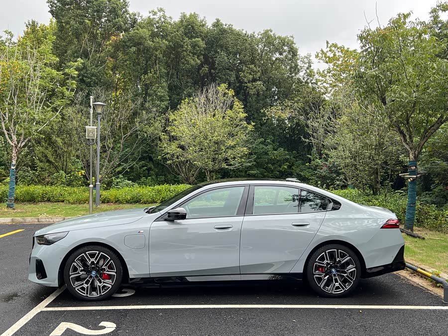 BMW i5 M60 2025 immagine di auto #5