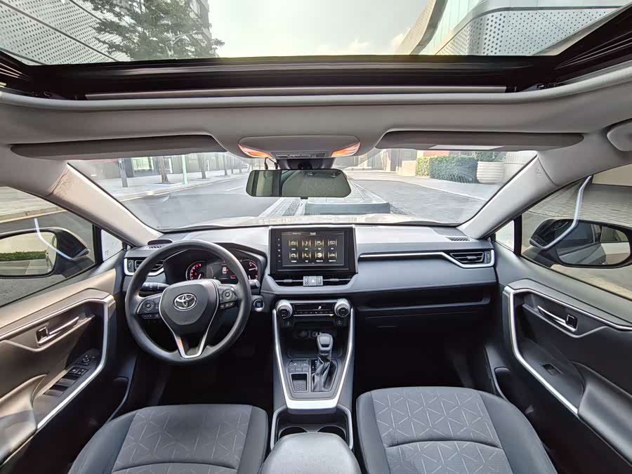Toyota RAV4 2019 #5 Toyota RAV4 2019 car image #5