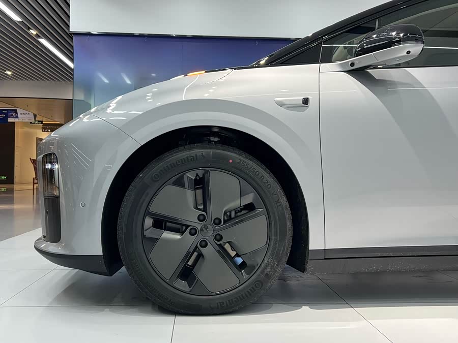 Li i8 2025 image de voiture #5