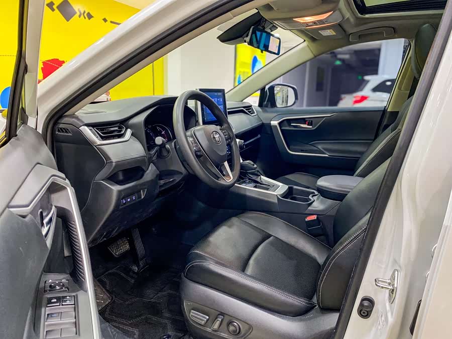 Toyota RAV4 2021 car image #5