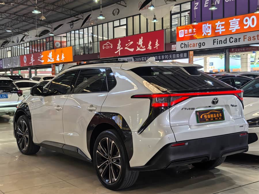 Toyota bZ4X 2022 immagine di auto #5