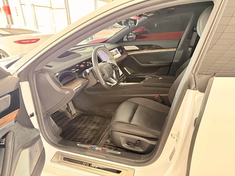 哪吒汽车 哪吒S 2025 #5 哪吒汽车 哪吒S 2025 汽车图片 #5