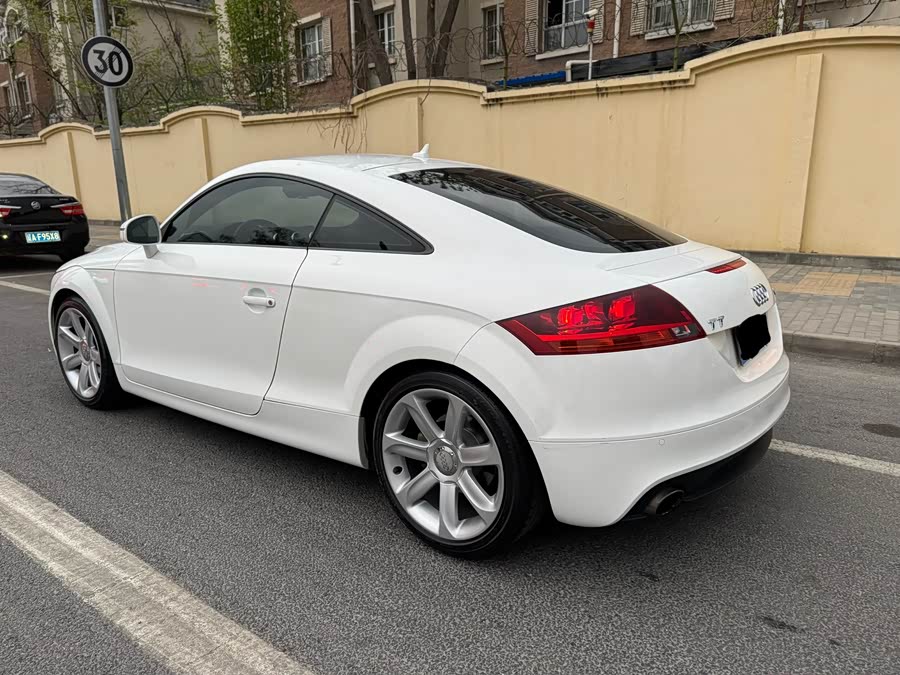Audi TT 2011 #5 Audi TT 2011 car image #5
