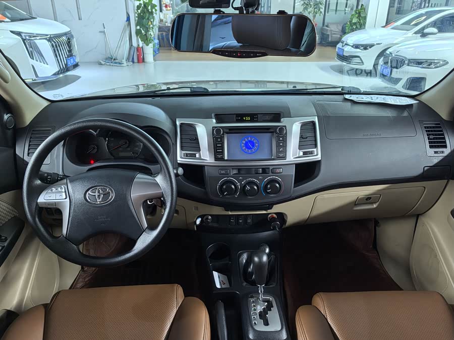 Toyota Fortuner 2015 immagine di auto #5