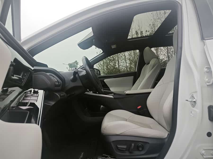 Toyota bZ4X 2022 immagine di auto #5