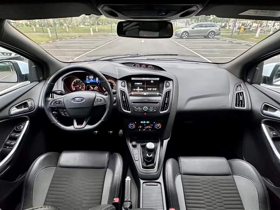 Ford Focus (Imported) 2017 صورة سيارة #5