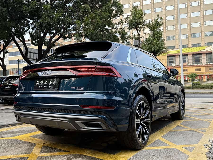 Audi Q8 2022 car image #5