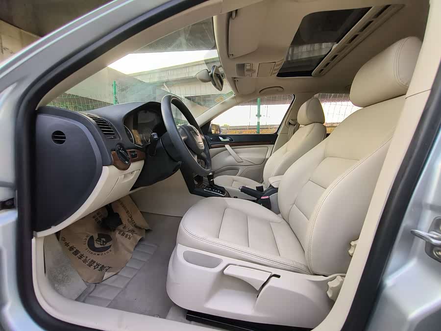 Skoda Octavia 2010 car image #5