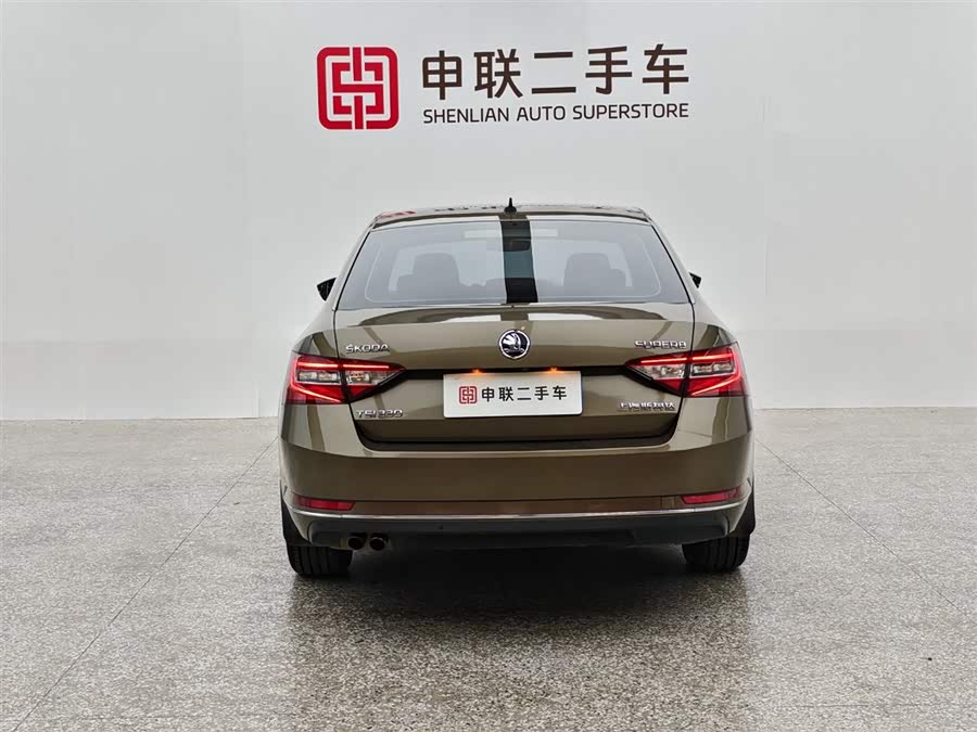 Skoda Superb 2018 car image #5