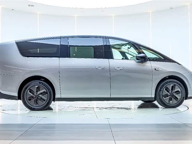 理想汽车 理想MEGA 2024 汽车图片 #5