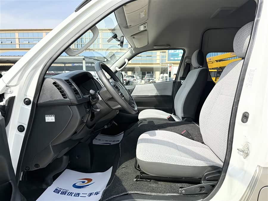 Toyota Hiace 2016 car image #5