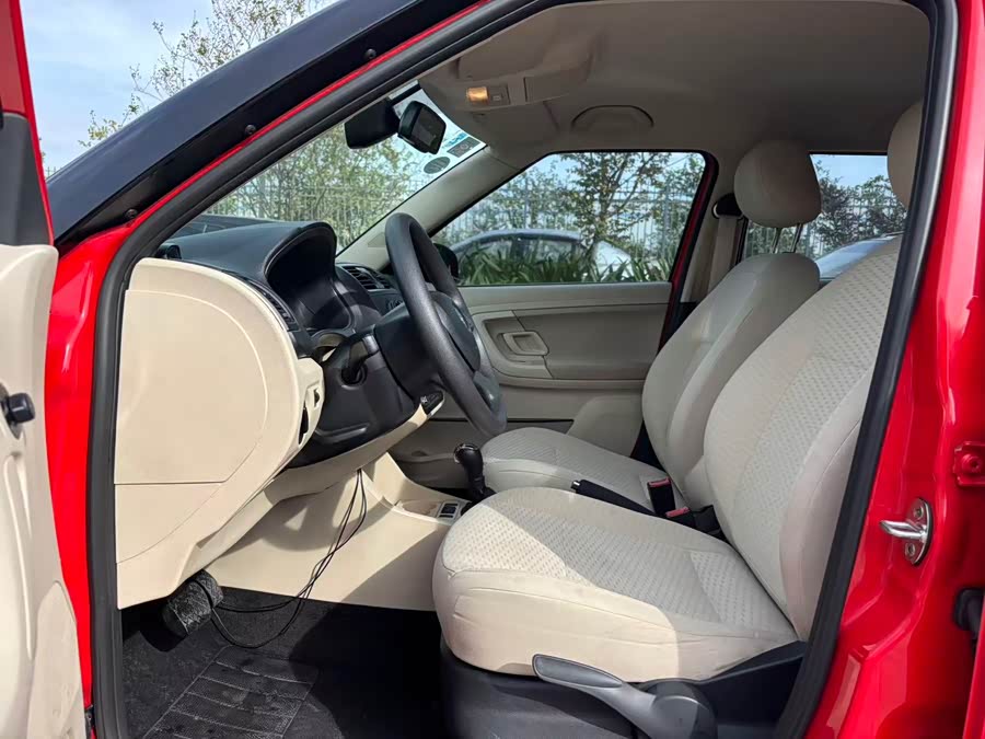 Skoda Fabia 2015 изображение автомобиля #5