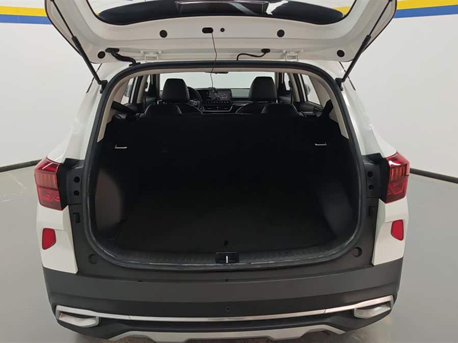 Kia Stonic 2020 car image #5