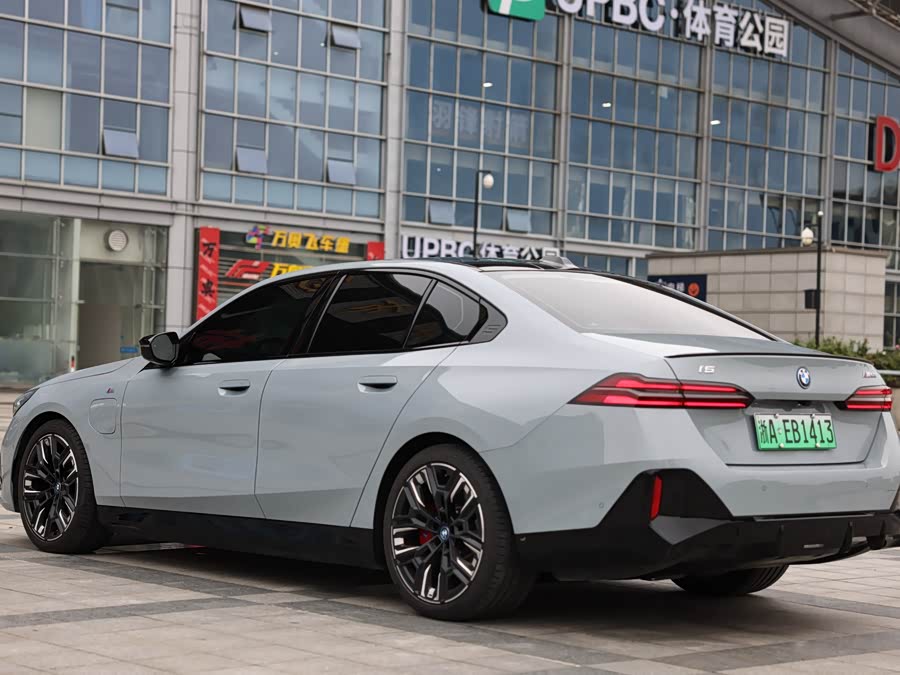 BMW i5 M60 2025 car image #5