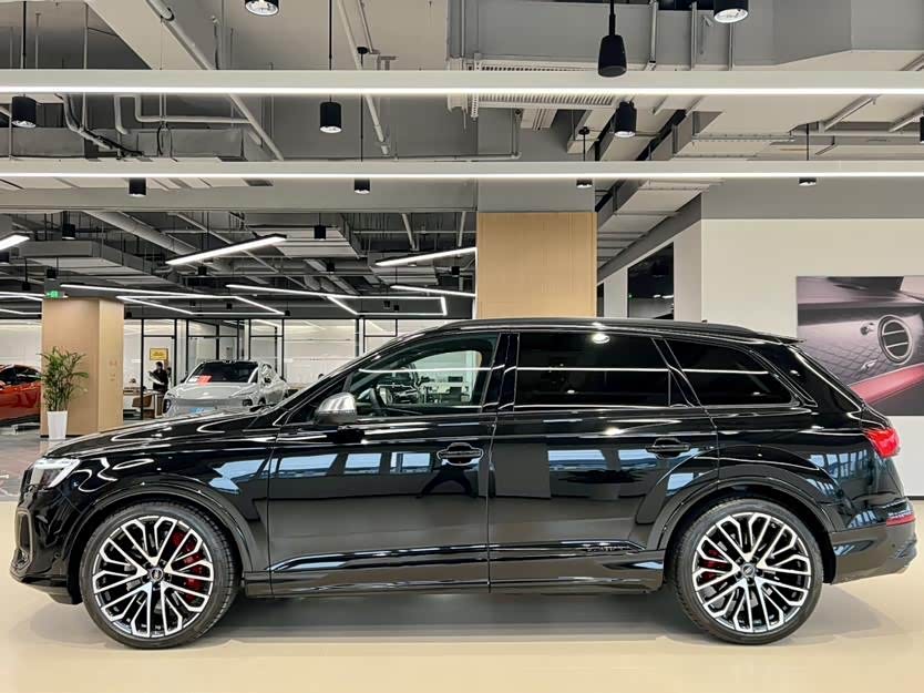 Audi SQ7 2025 #5 Audi SQ7 2025 car image #5