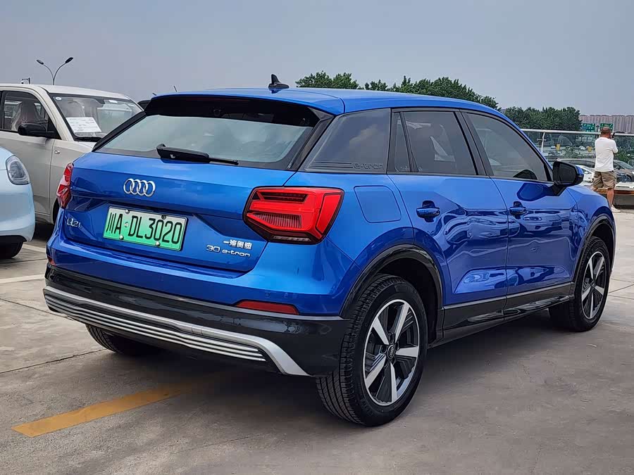 Audi Q2L e-tron 2020 car image #5