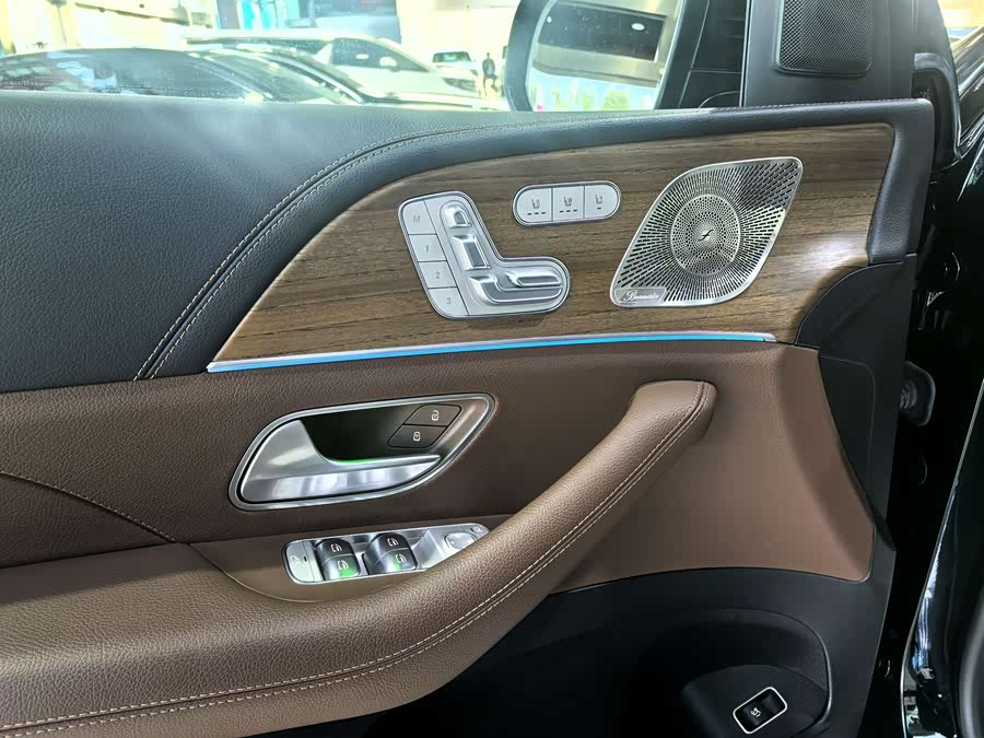 Mercedes-Benz GLS Class 2023 immagine di auto #5