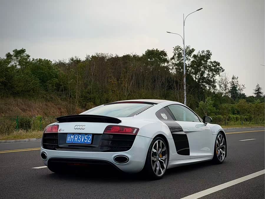Audi R8 2011 immagine di auto #5