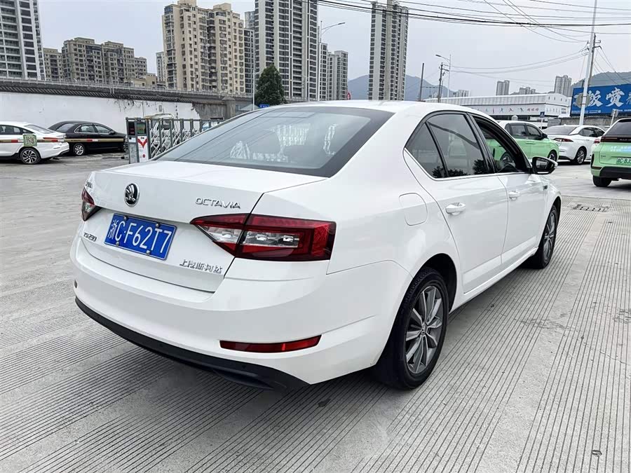 Skoda Octavia 2018 car image #5