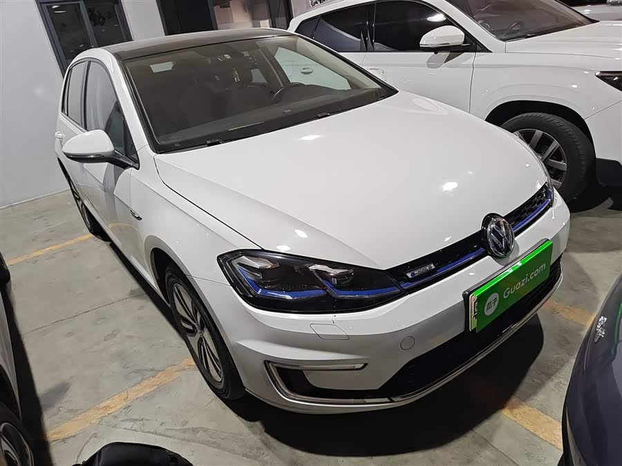 Volkswagen Golf Pure Electric 2020 car image #5