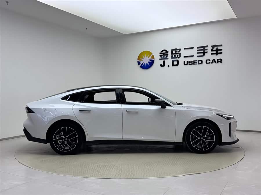 Changan UNI-V iDD 2024 car image #5