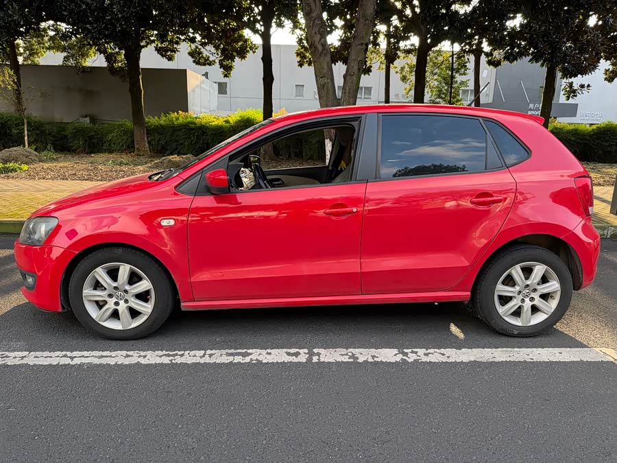 Volkswagen Polo 2011 car image #5