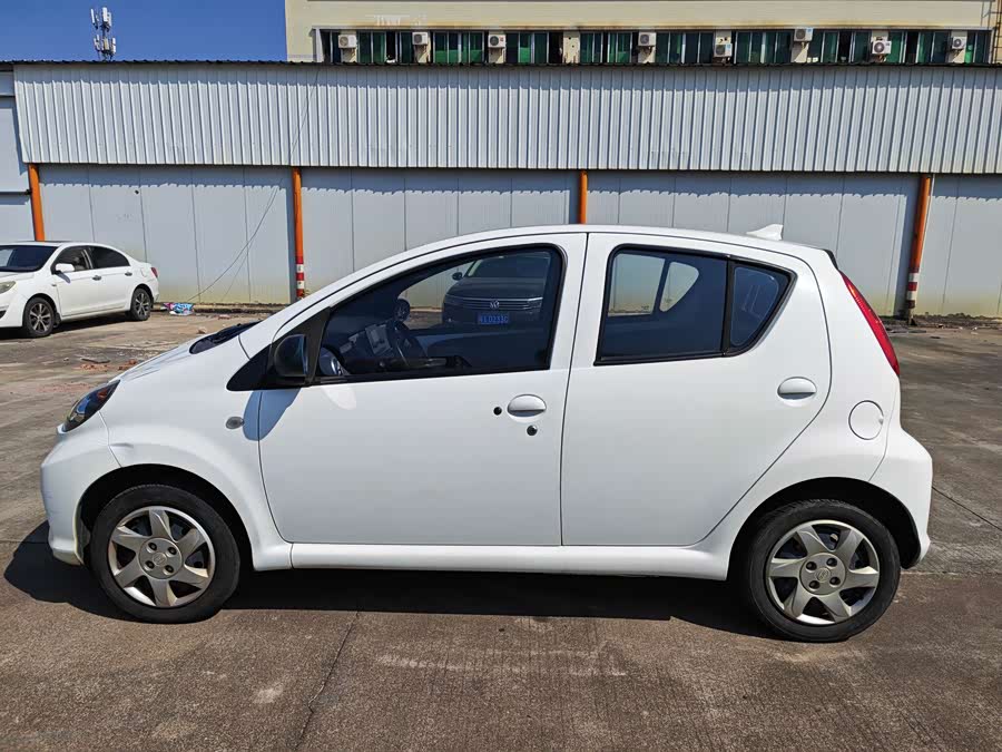 BYD e1 2019 car image #5