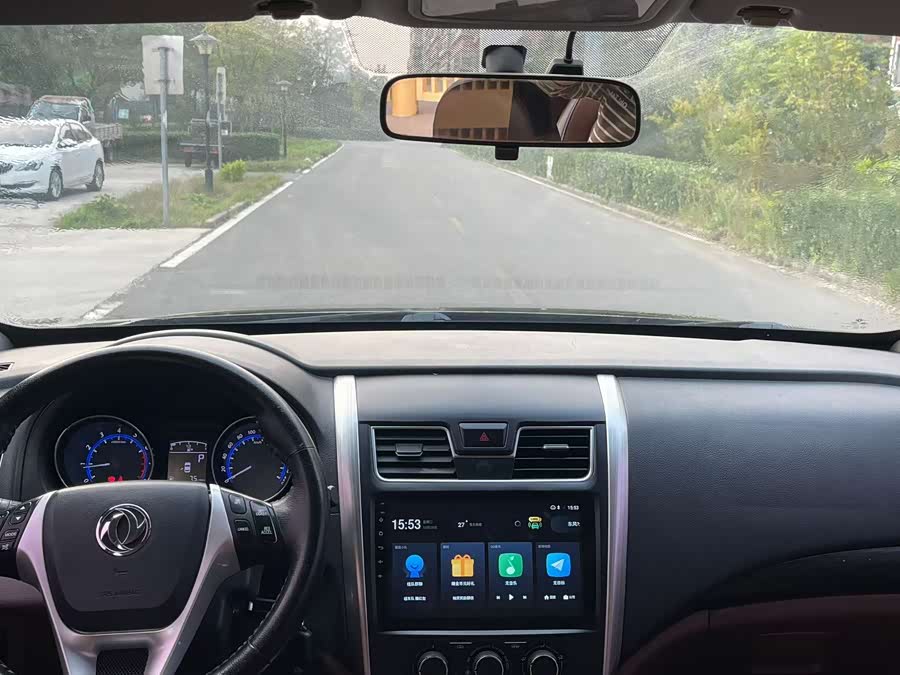 Forthing SX6 2016 #5 Forthing SX6 2016 car image #5