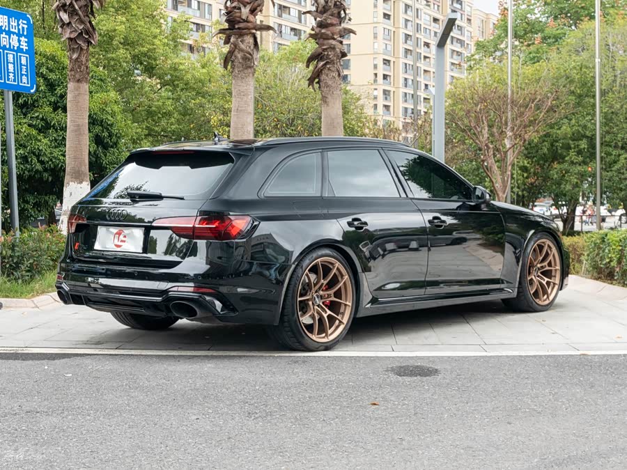 Audi RS 4 2020 car image #5