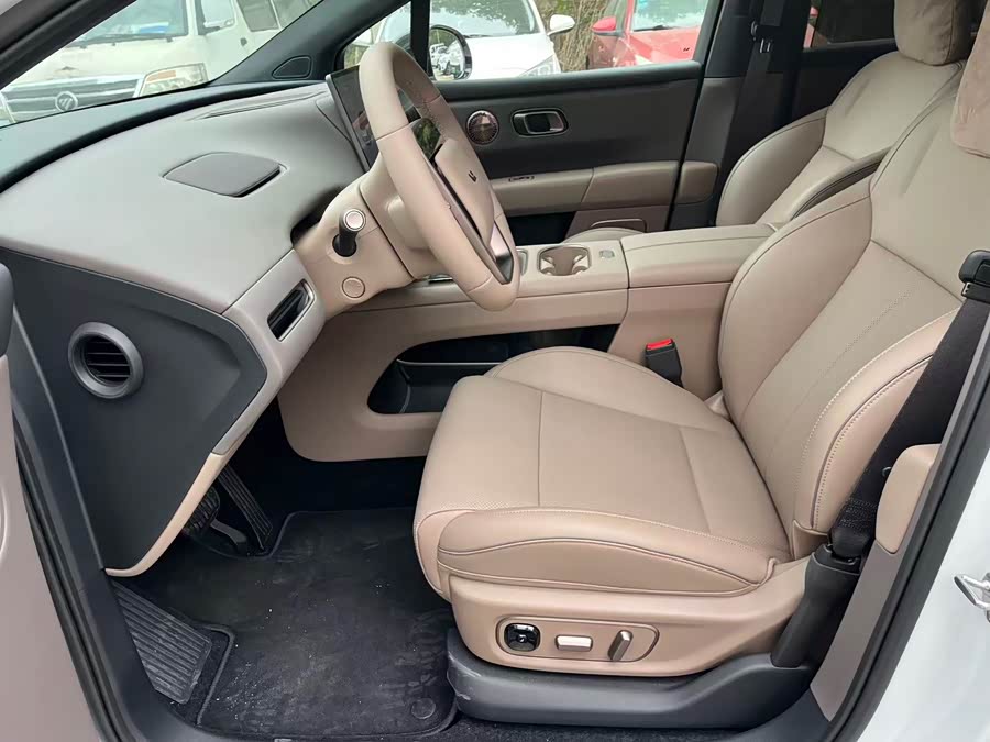 理想汽车 理想i6 2025 汽车图片 #5