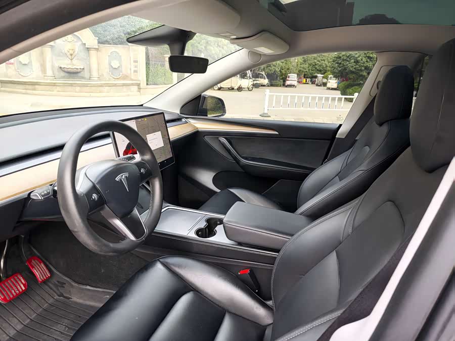 Tesla Model Y 2021 car image #5