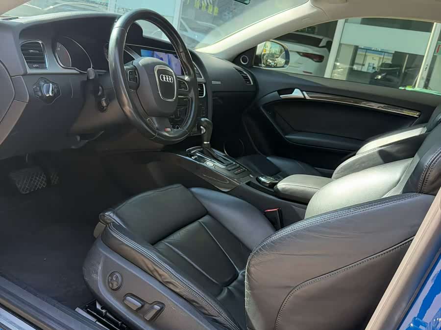 Audi S5 2010 car image #5