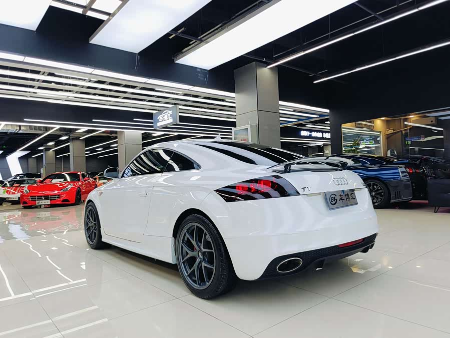 Audi TT 2011 #5 Audi TT 2011 car image #5