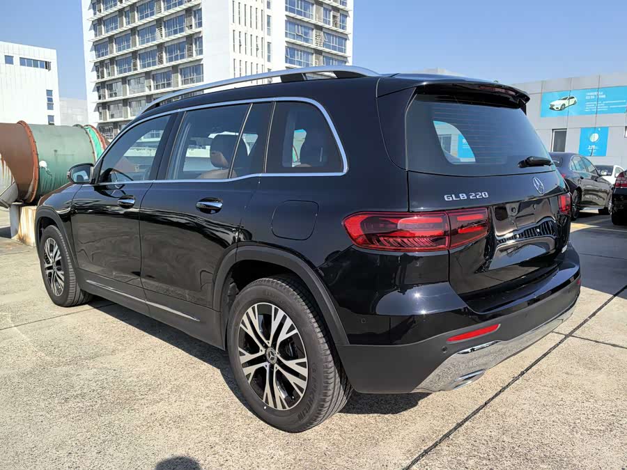 Mercedes-Benz GLB Class 2024 car image #5