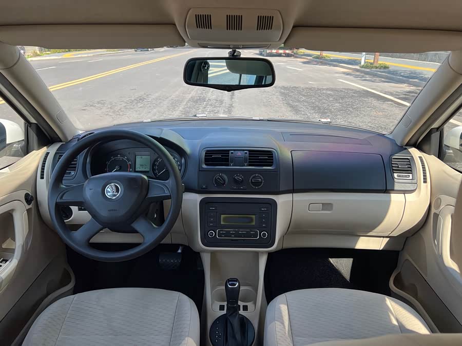 Skoda Fabia 2014 صورة سيارة #5