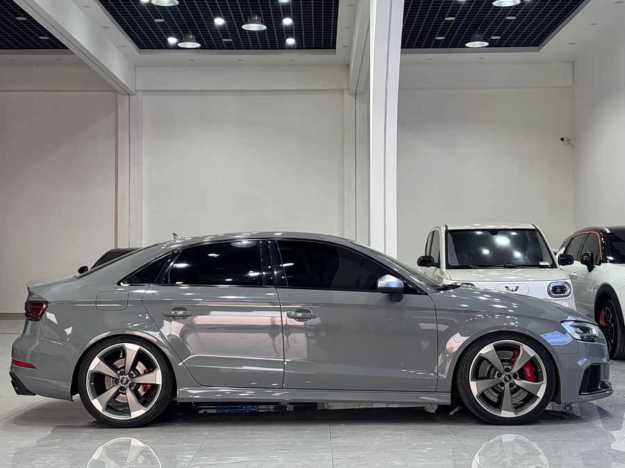 Audi RS 3 2019 صورة سيارة #5