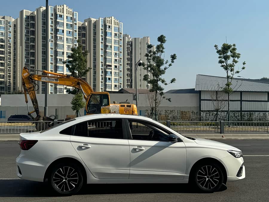Roewe i5 2023 car image #5