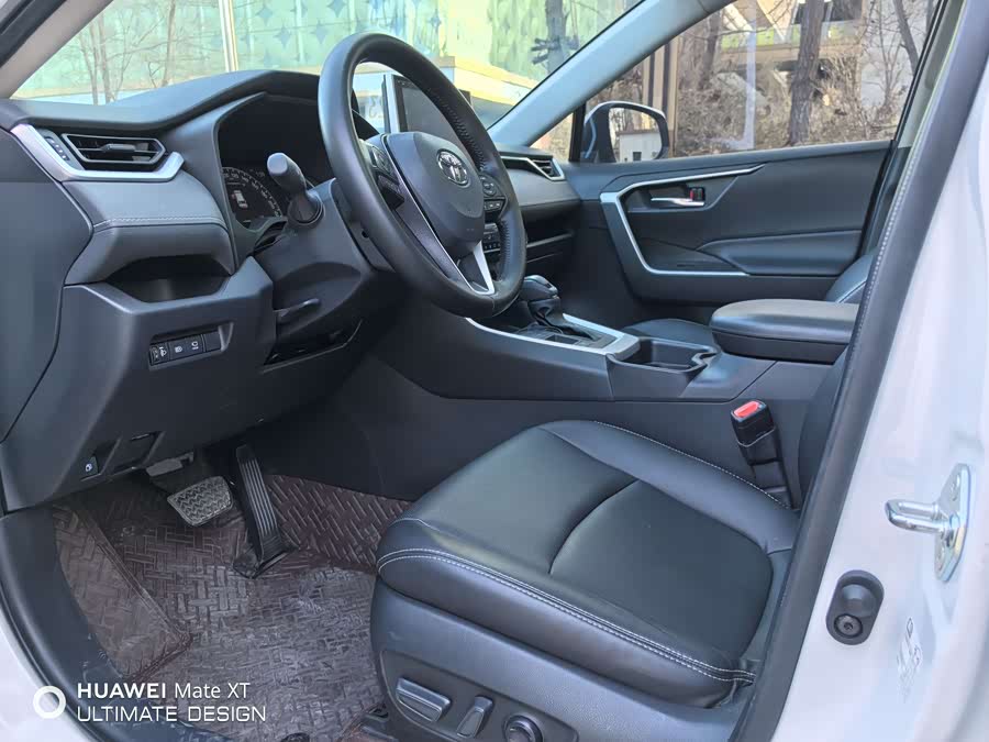 Toyota RAV4 2023 car image #5