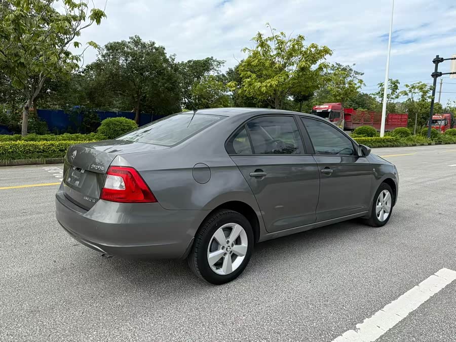Skoda Rapid 2013 car image #5