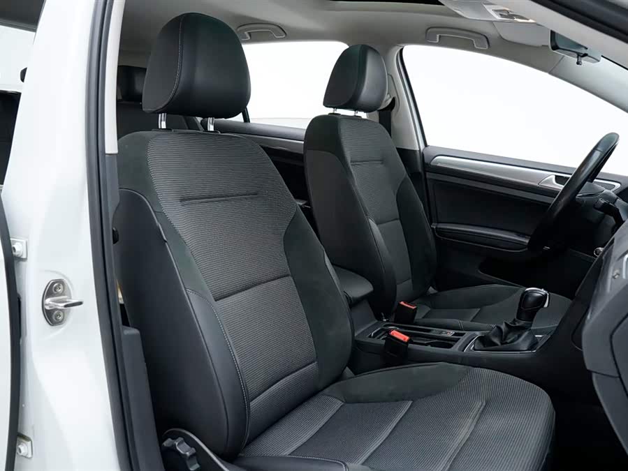 Volkswagen Golf 2018 car image #5