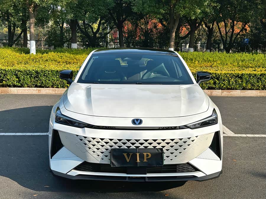 Changan UNI-V iDD 2025 car image #5