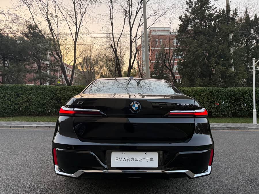 BMW i7 2024 car image #5
