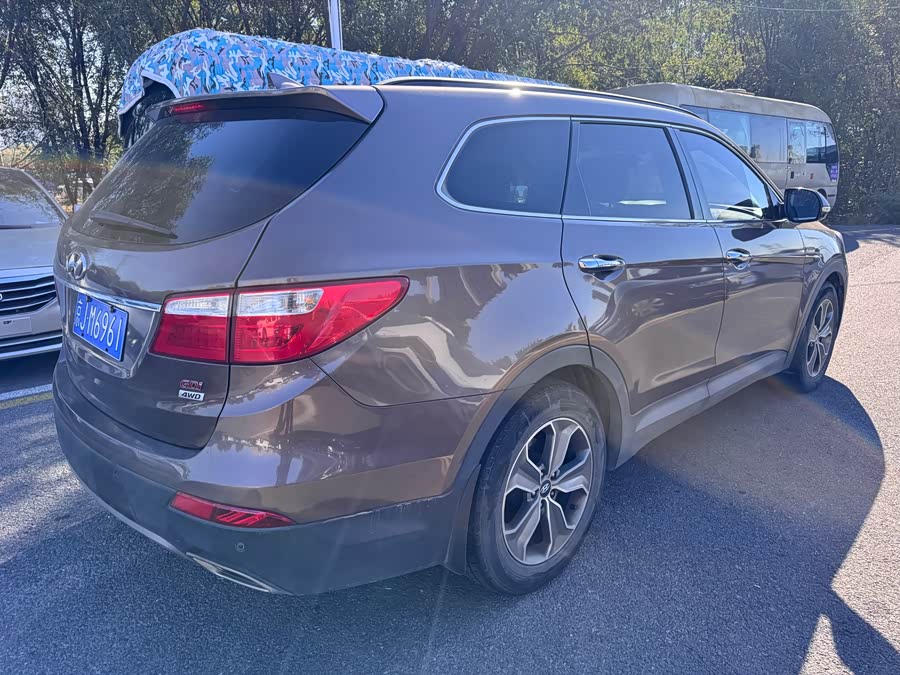 Hyundai Grand Santa Fe 2016 car image #5