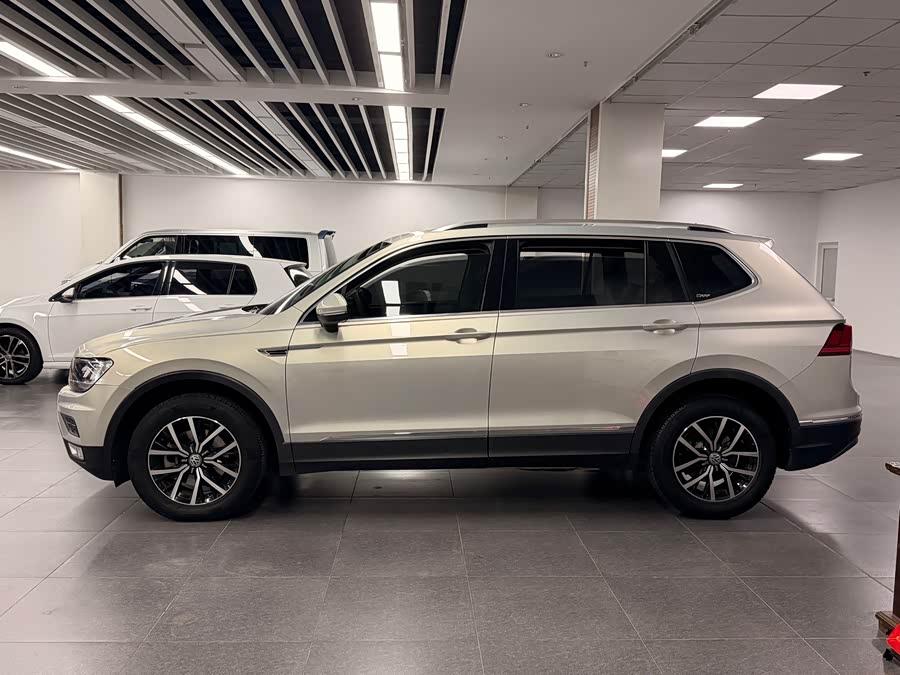 Volkswagen Tiguan L 2018 car image #5