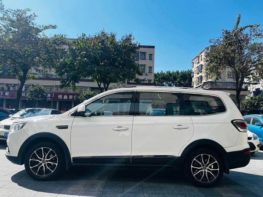 Forthing SX6 2018 car image #5