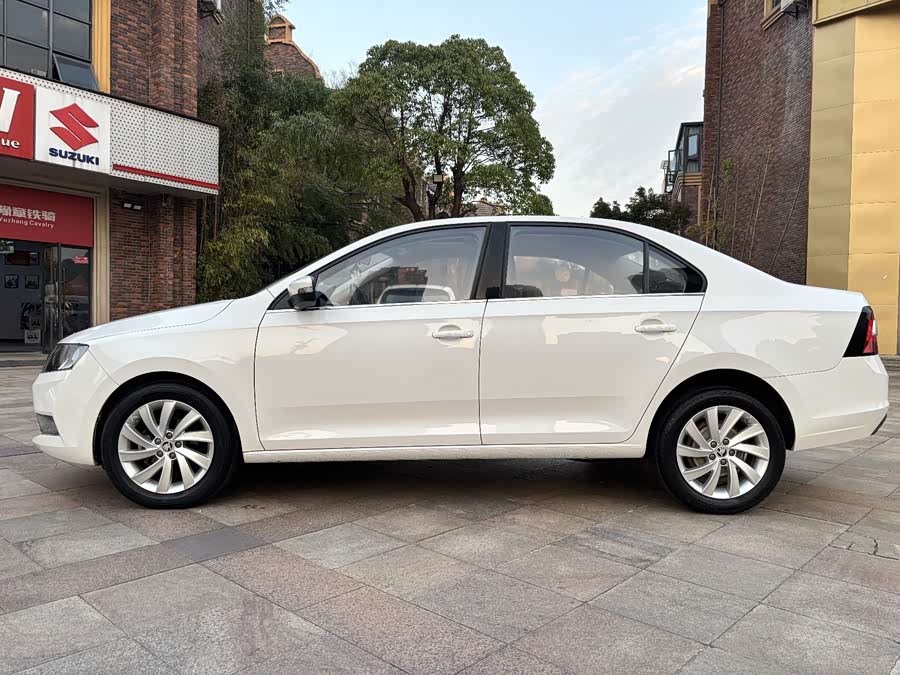 Skoda Rapid 2018 imagen de coche #5