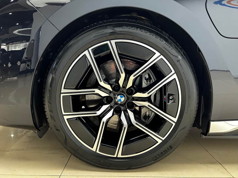 BMW i7 2023 صورة سيارة #5