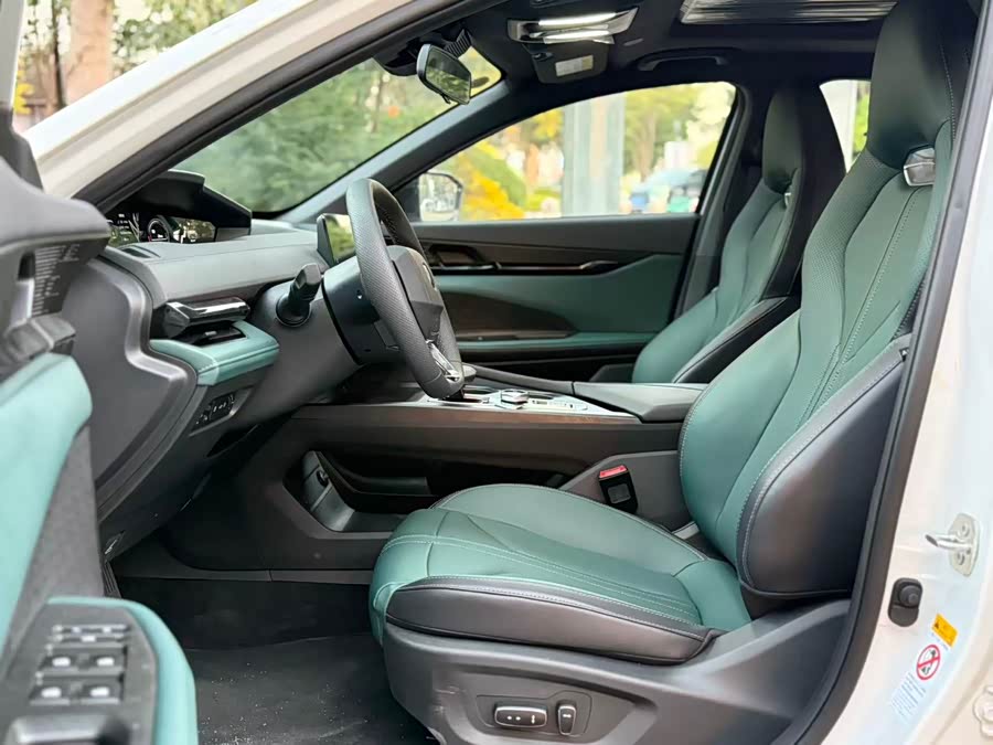 Changan UNI-V iDD 2025 car image #5