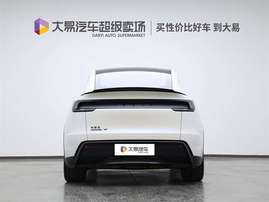Tesla Model Y L 2025 immagine di auto #5