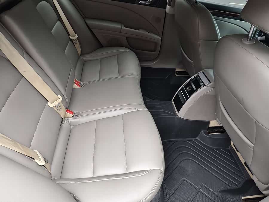 Skoda Superb 2011 immagine di auto #5